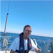 frisch pensionierter Gymnasiallehrer mit den Fächern Deutsch, Latein, Philosophie